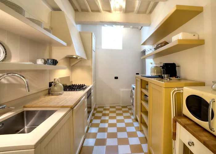 Lara 100m From Piazza Del Campo シエーナ